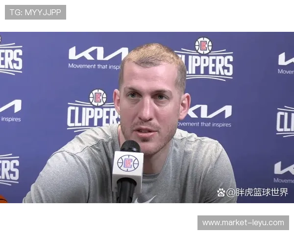 朱利叶斯·兰德尔挡拆拉开空间效率提升 明显优于球队其他内线球员