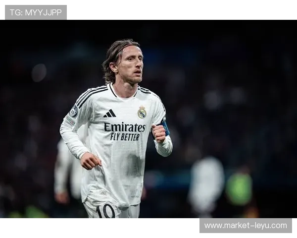 莫德里奇与克罗斯在控球倾向下出现组织结构分散趋势