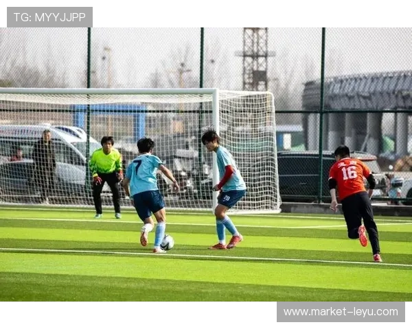 半场哨响后进球是否有效？规则明确：裁判鸣哨即比赛暂停