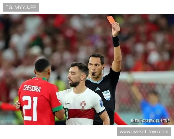 吐口水红牌判罚为何对比赛影响远超普通犯规？