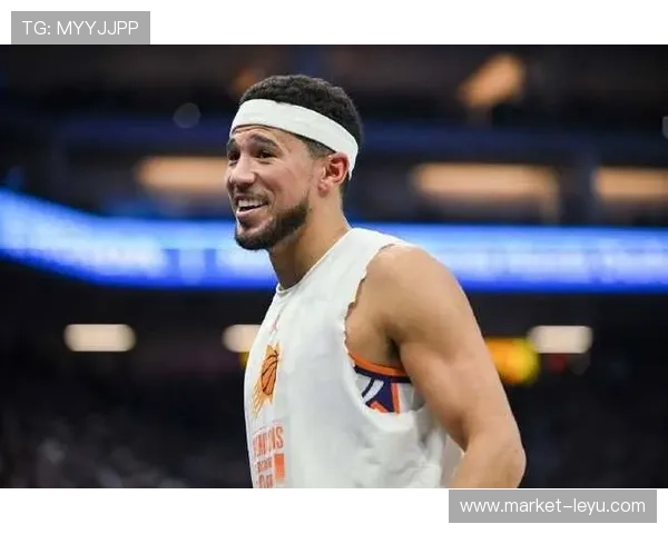 德文·布克无球跑动提升三分效率明显 拉开与队友得分差距