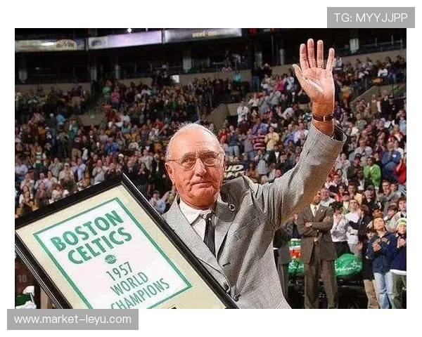 库西无球跑动牵制防线，组织效率改变绿军进攻节奏