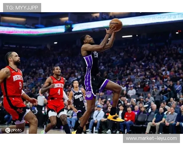 德罗赞利用中距离单打拉开火箭防守差距提升关键回合效率